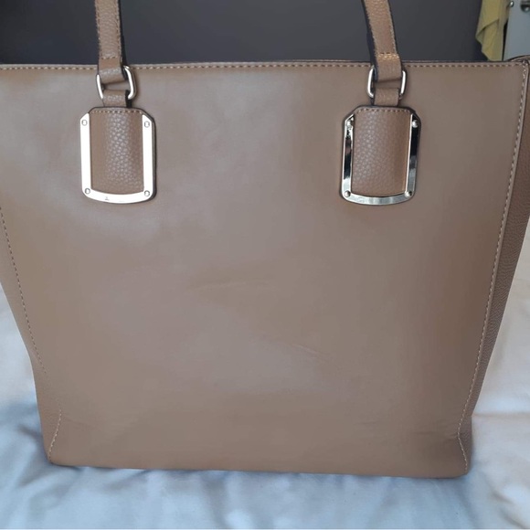 NWOT tan Nine West handbag. - Picture 2 of 4